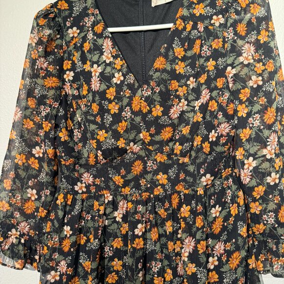 Muted floral print Black 3/4 sleeve dress Perfect for fall! - Picture 5 of 9